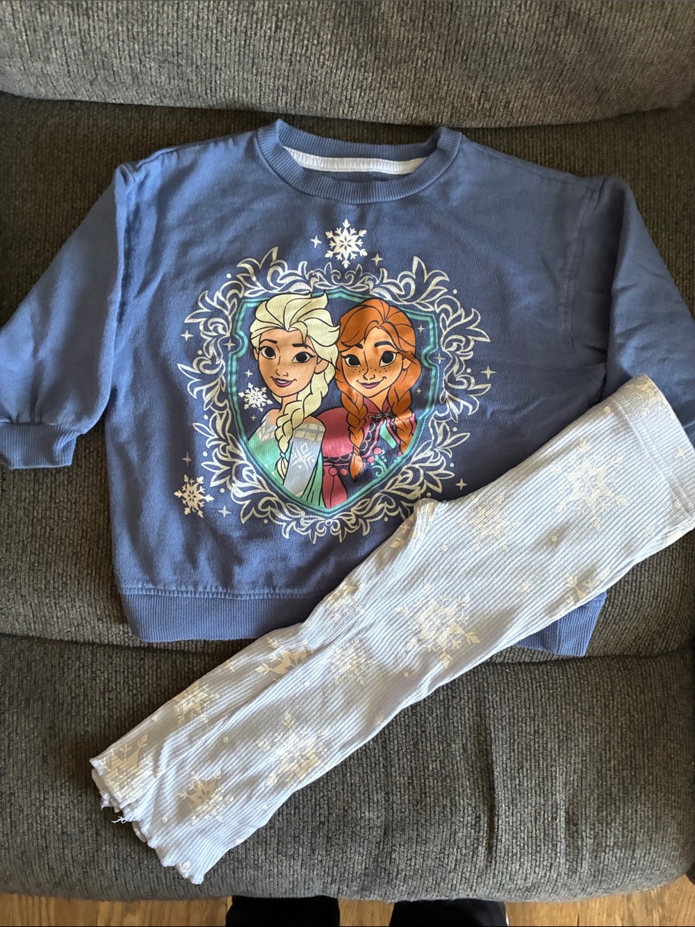 NWOT 2T Frozen Outfit Set